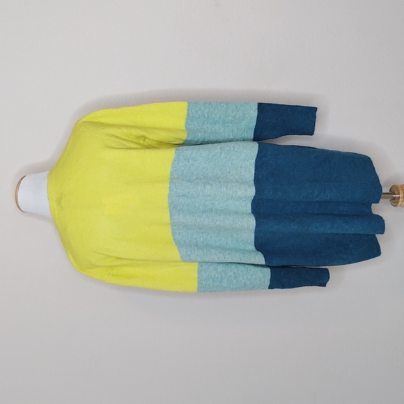 A new day Teal, yellow, and blue extra small - Picture 3 of 8